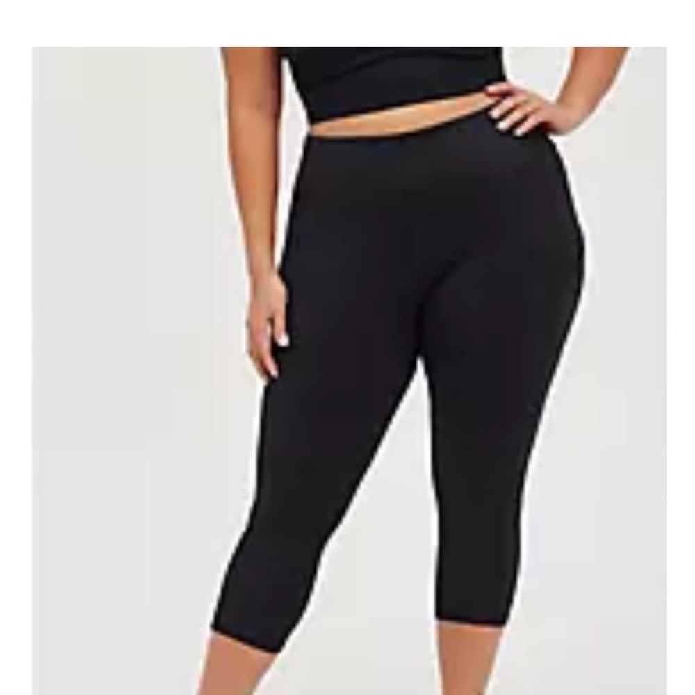 TORRID ACTIVE Black Workout Leggings with side Pockets Size 0